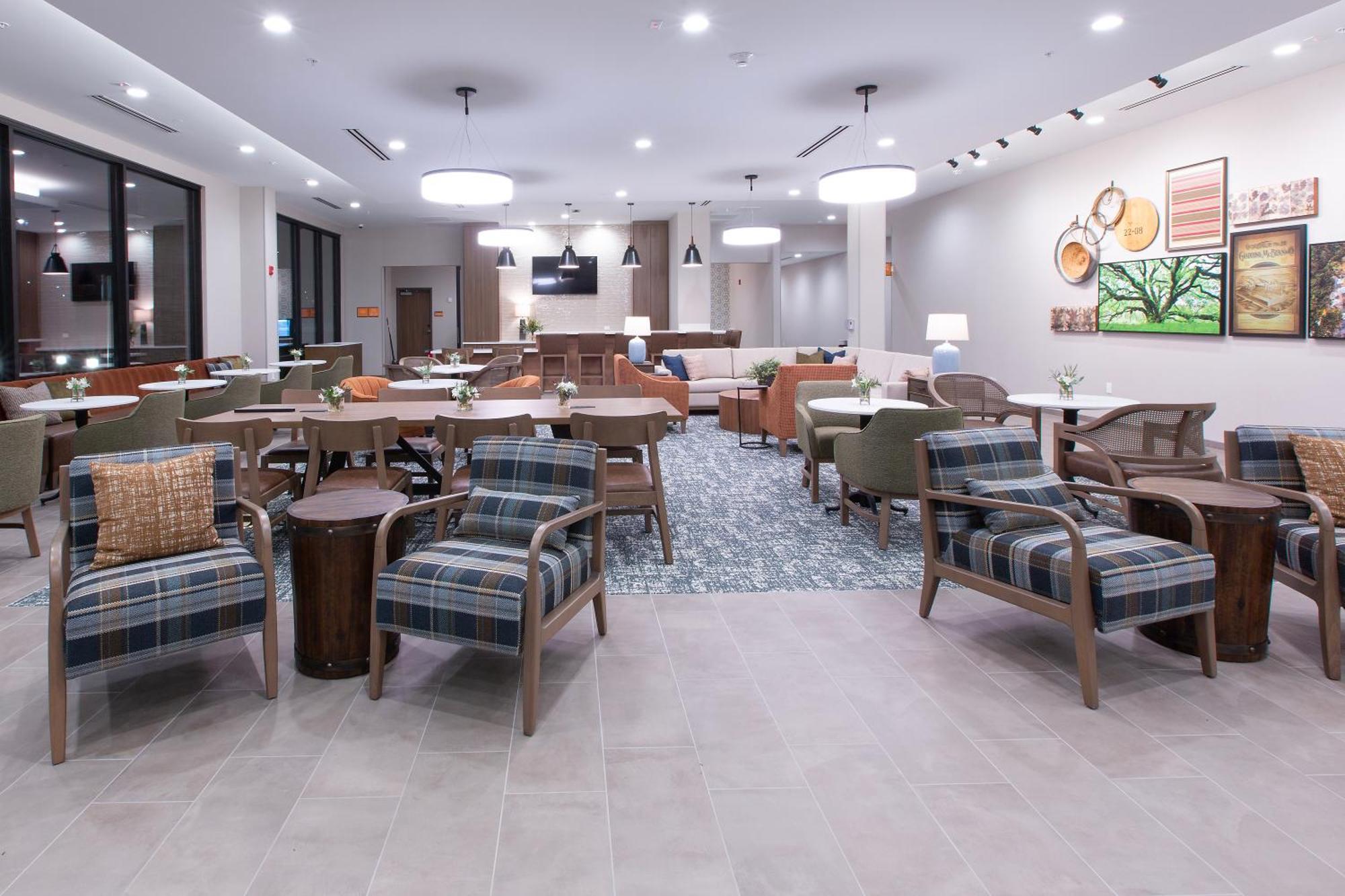 La Quinta Inn And Suites By Wyndham Lincoln Exterior photo