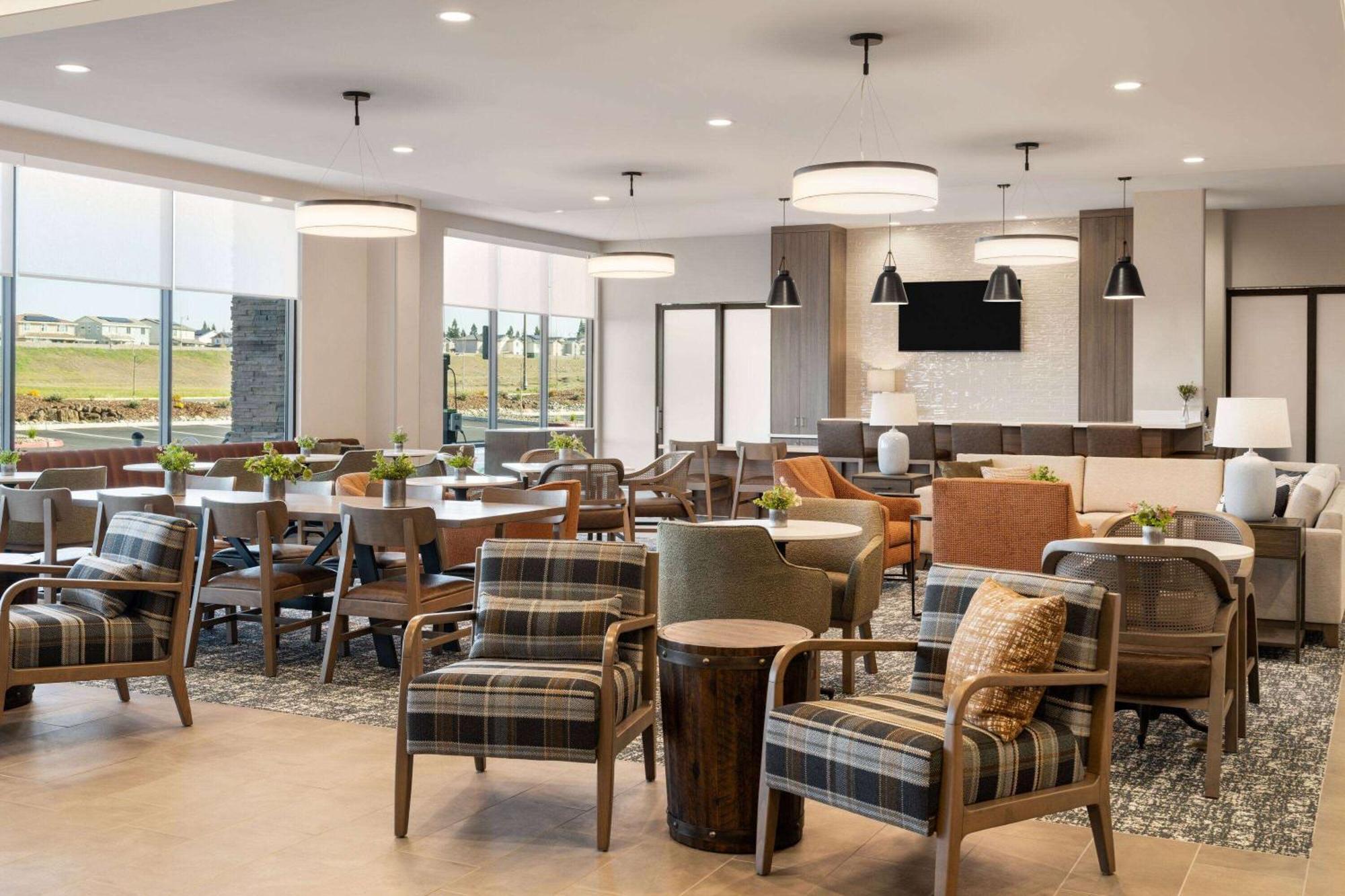 La Quinta Inn And Suites By Wyndham Lincoln Exterior photo